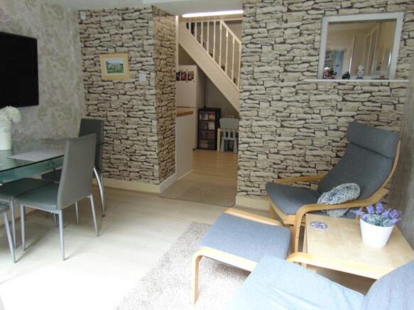 REAR LOUNGE