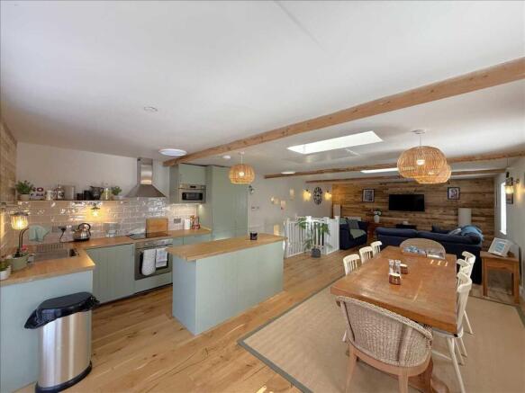 3 bed House for sale Image 10