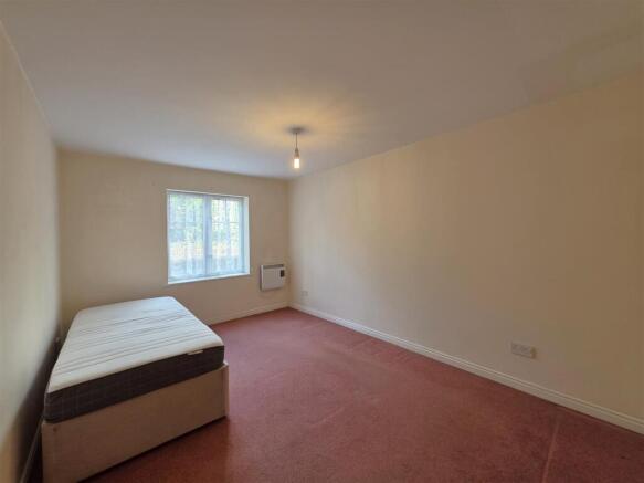 2 bed Apartment for sale Image 8