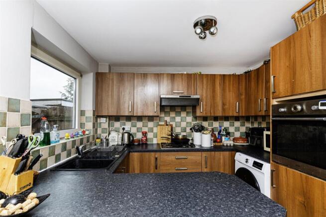 3 bed Semi-Detached for sale Image 4