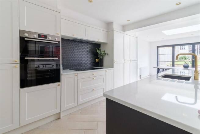 OPEN PLAN KITCHEN/DINER pic 3