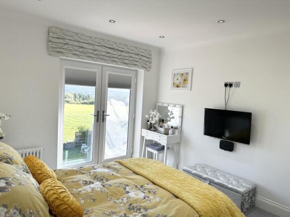 Master Suite with ensuite & dressing room