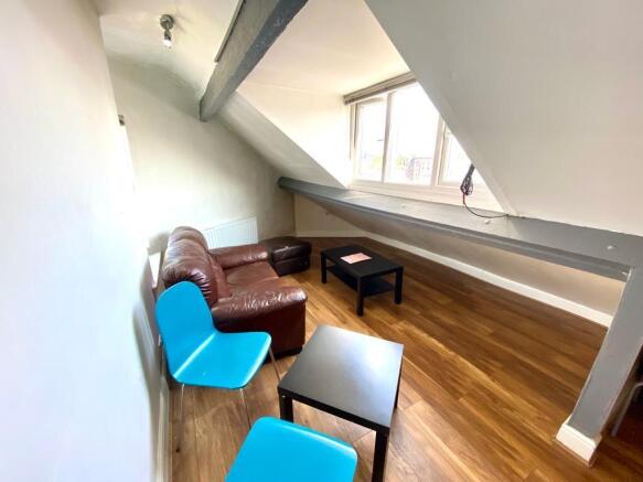2 bed House Share to rent Image 5