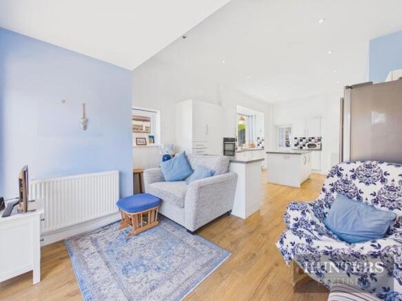 5 bed Semi-Detached for sale Image 8