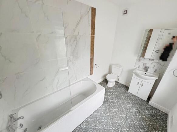 3 bed House to rent Image 12