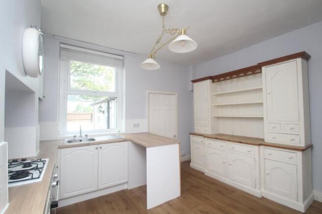 2 bed Terraced to rent Image 6
