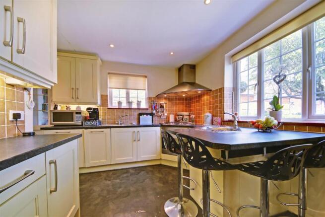 Kitchen 1.jpg
