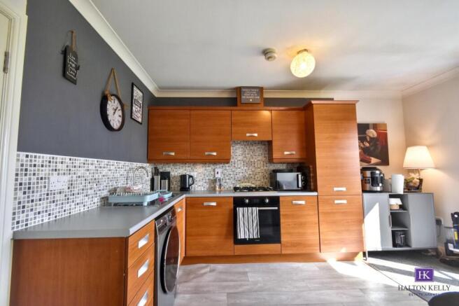 KITCHEN/LIVING AREA