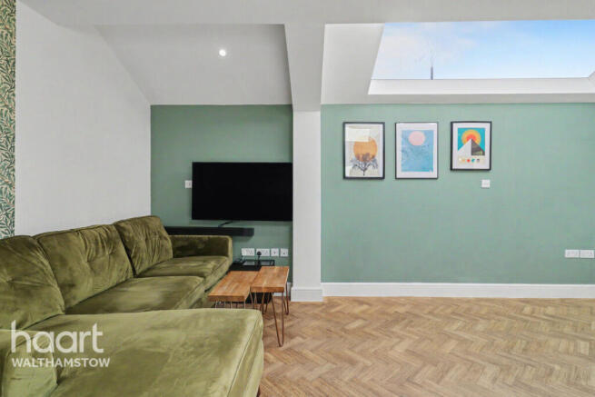 Queens Road, London photo 4