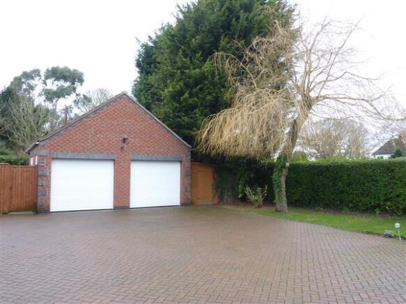DOUBLE GARAGE