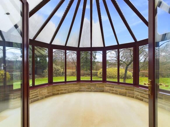 4 bed Detached to rent Image 8
