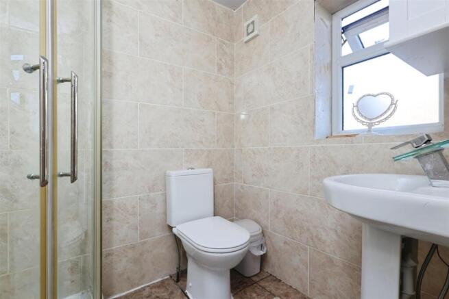 5 bed House for sale Image 12