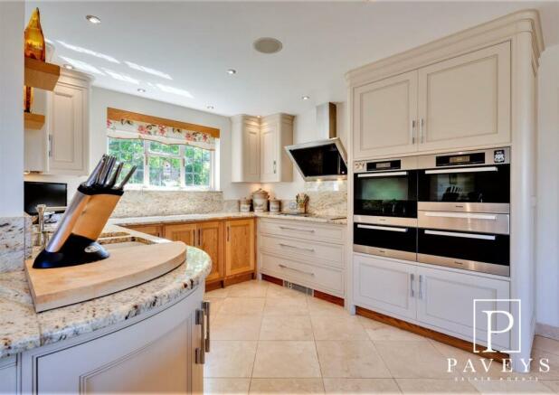KITCHEN BREAKFAST ROOM