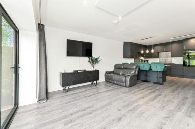 4 bed Town House for sale Image 6