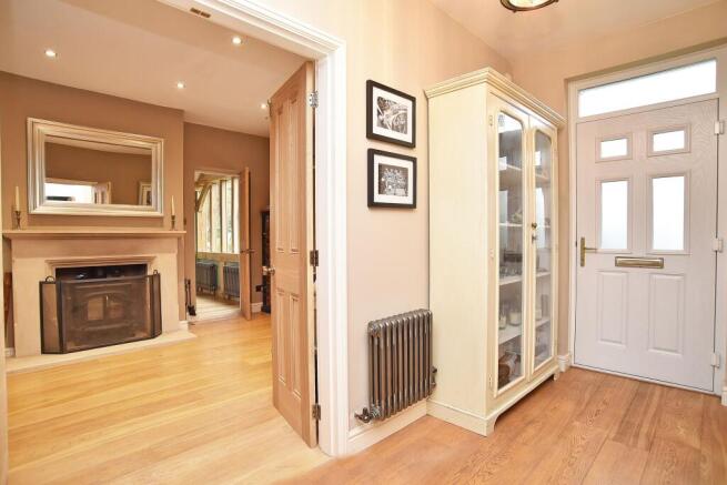 4 bed Detached for sale Image 5