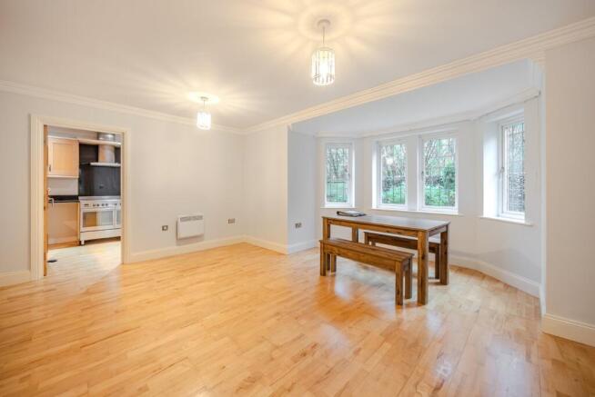 2 bed Flat for sale Image 5