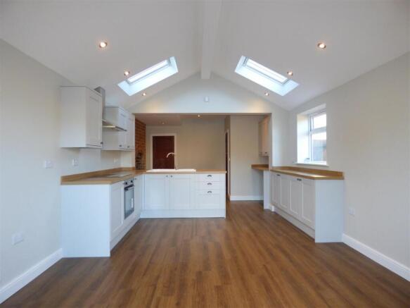 9 Willoughby dining area.JPG