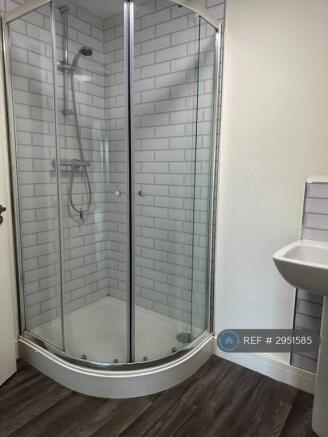 2 bed Flat to rent Image 5