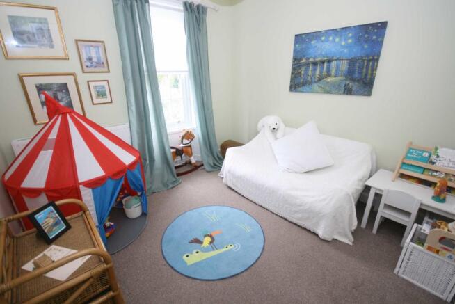 FRONT DOUBLE BEDROOM