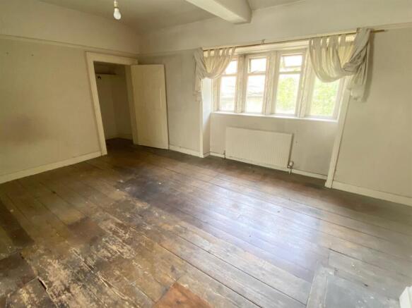 3 bed Link Detached House for sale Image 2