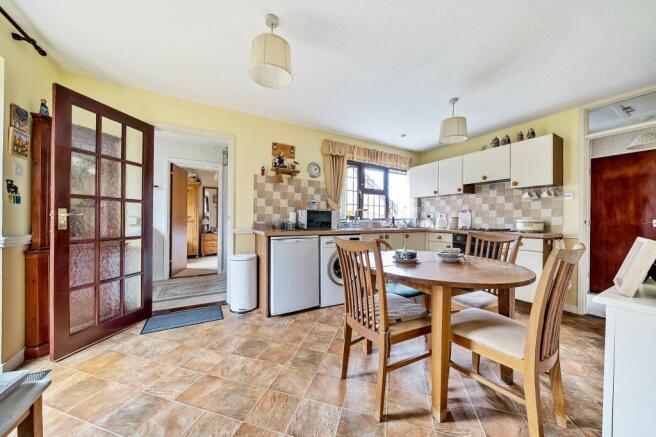 Kitchen/Dining Room (2)