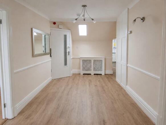 2 bed Apartment to rent Image 12