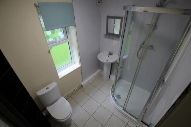3 bed Flat to rent Image 6