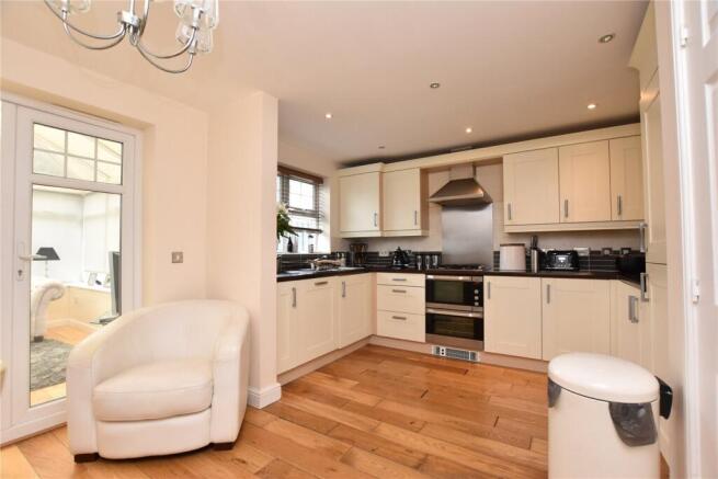 3 bed Semi-Detached for sale Image 11