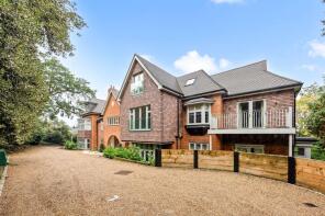 10, Langdon Grange, Holtwood Road, Oxshott, Leatherhead KT22 0QL