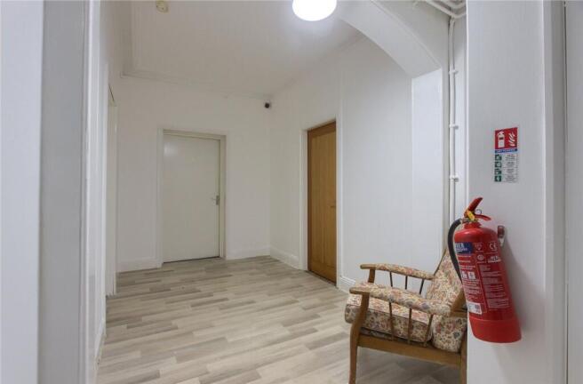 3 bed Flat for sale Image 11