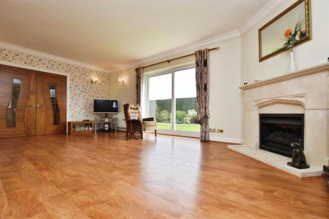 5 bed Detached Bungalow for sale Image 12