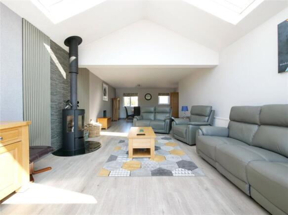 A Superb Four Bedroom Bungalow on The Dymboro, Midsomer Norton photo 4