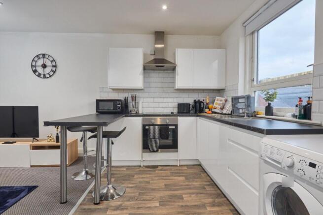 1 bed Apartment to rent Image 5