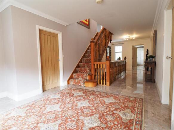 Large First Floor Landing 559