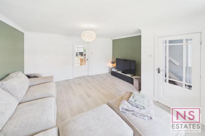 4 bed Detached for sale Image 8