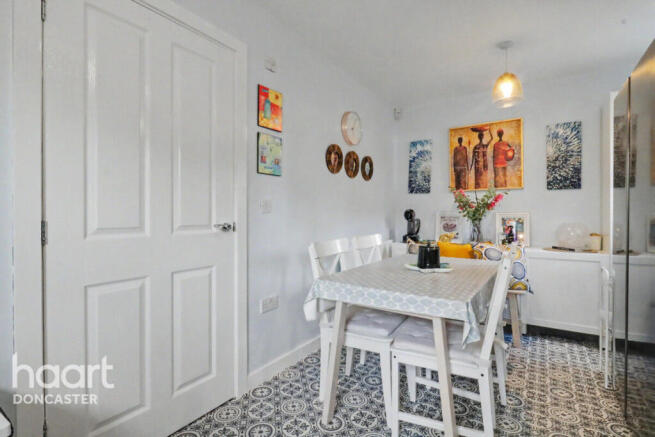 3 bed Semi-Detached for sale Image 7