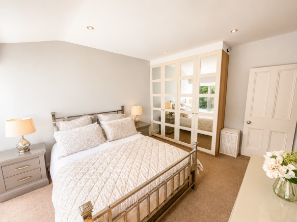 2 bed House to rent Image 8