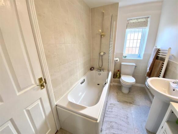 FAMILY BATHROOM