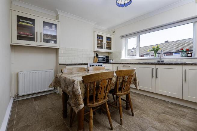 4 bed Semi-Detached for sale Image 10