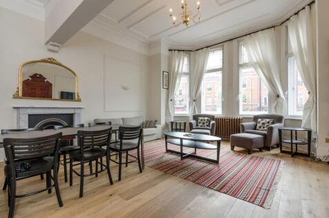 Finchley Road, Hampstead, London, NW3