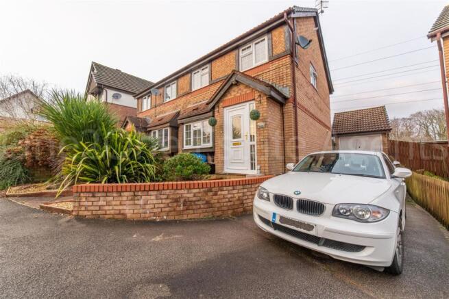 15 HENDRE COURT-21.jpg