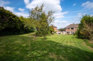 32, Vicarage Crescent, Sheffield S35 8RE
