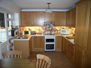 KITCHEN/BREAKFAST