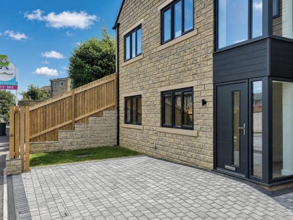 4 bed Detached for sale Image 11
