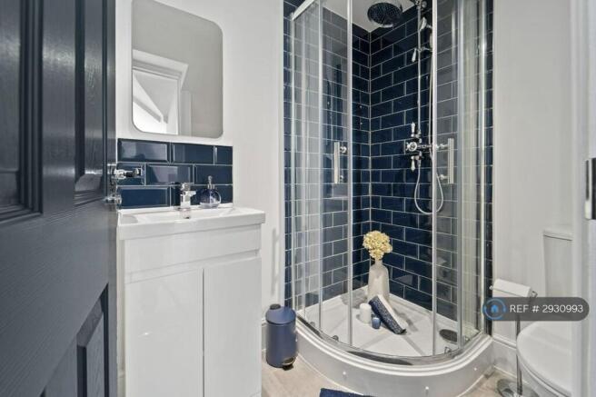 Room 10 - Bathroom