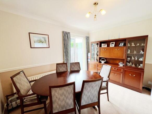 Dining Room pic 2.jpg