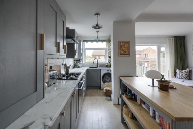3 bed Semi-Detached for sale Image 6