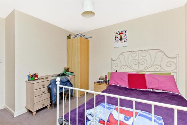 Bedroom1-02.jpg