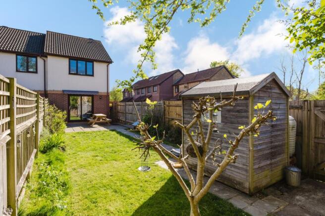 Burns Close, Horsham, RH12 photo 3