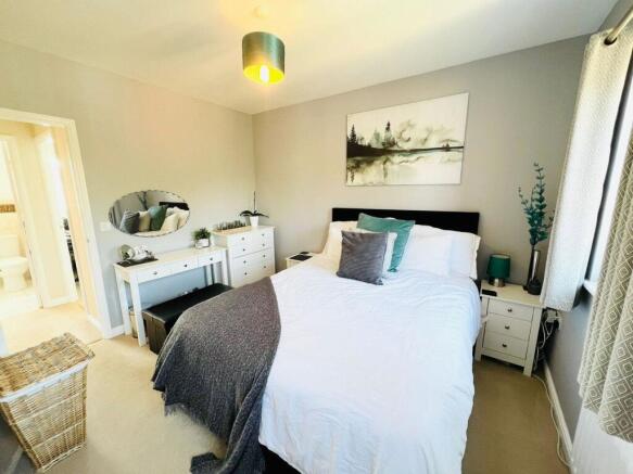 3 Treforest Close, Oakhurst, Swindon, SN25 2DE photo 4